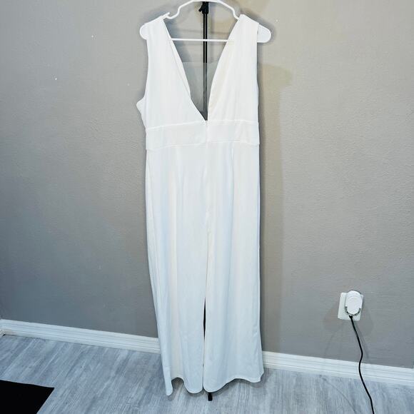White Plunging Vneck Pants Jumpsuit Size Large - Picture 1 of 8